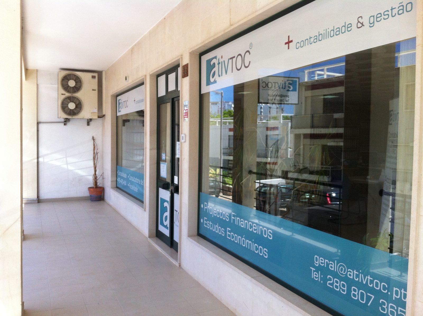 Fachada do escritório da AtivTOC em Faro